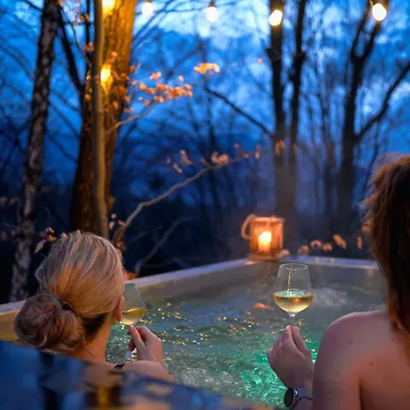 Glamping V Lomu 럭셔리텐트