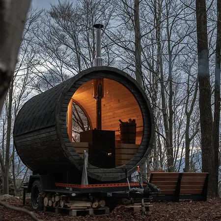 Glamping V Lomu